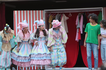 İzmir Karabağlar’da çocuklar sahnede parladı