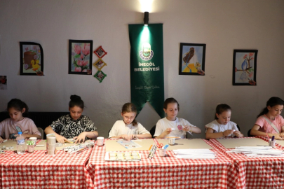 Çocuklar İnegöl’de sanatla eğleniyor, öğreniyor