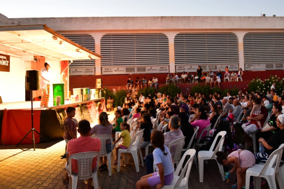 İzmir Çiğli’de yaz akşamları tiyatroyla şenleniyor