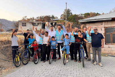 Başkan Gedemenli’den Çamlıbel’de çocuklara bisiklet katkısı