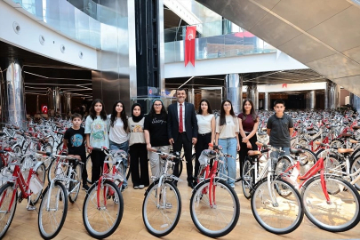 Denizli Büyükşehir’den başarılı öğrencilere bisiklet ödülü