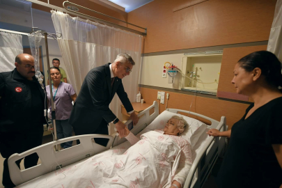 Bakan Memişoğlu, Balıkesir’deki depremzedeleri ziyaret etti