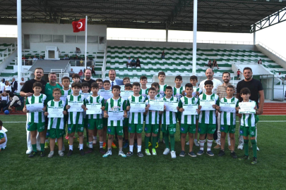 İznikspor Yaz Futbol Okulu’nda sertifika heyecanı