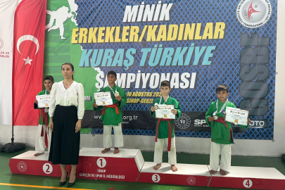 Trabzonlu minikler madalyayla döndüler