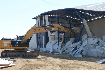 Bursa Nilüfer'de Akçalar’da 2 kaçak yapı yıkıldı