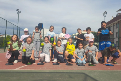 İzmir'de Bostanlıspor’dan Pickleball için “Aile Okulu”