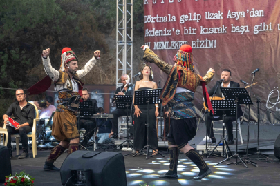 İzmir Bornova’da 30 Ağustos’un 103. yılı büyük coşkuyla kutlandı