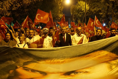 Fener alayı Gölcük'ü aydınlattı