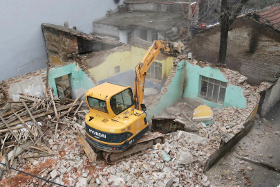 Bursa Yıldırım'da metruk temizlik