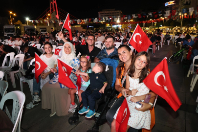 Kocaelililer, mili coşkuyu dev ekranda yaşadı