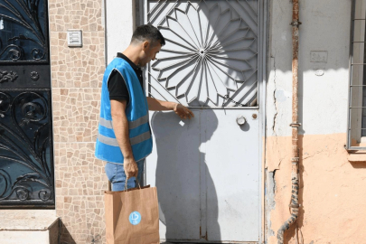 Başkan Ahmet Akın’dan öğrencilere gıda desteği