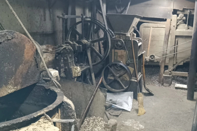 Bursa'da asırlık makinelerle ayçiçek yağı üretimi