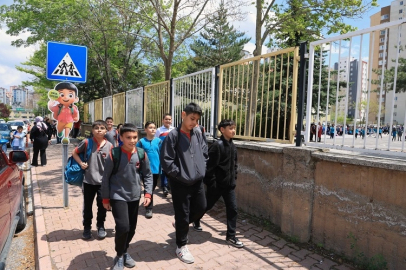 Kayseri Talas'ta sevimli ve güvenli okul geçitleri