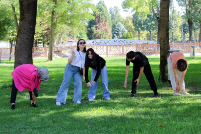 Sakarya'da gençler ve büyükler aynı parkta