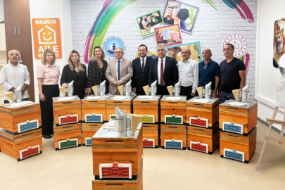 Yalova'da başarılı kursiyerlere arıcılık başlangıç seti desteği