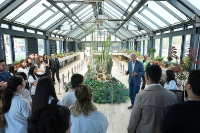 Ediz Hun'dan gençlere kaktüs eğitimi