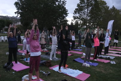“Nefes Al İzmit” yoga etkinliğine Plajyolu’nda yoğun katılım