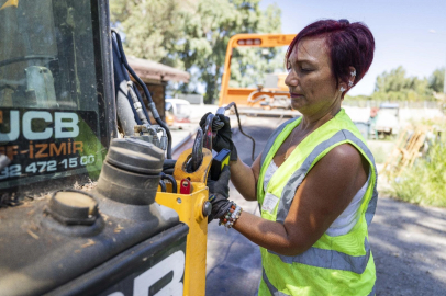 İzmir'in kadın çekici operatörü tabuları yıktı
