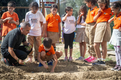 İzmir Bornova’da minik eller toprakla buluştu