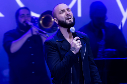 Berkay'dan yağmura rağmen unutulmaz gece!