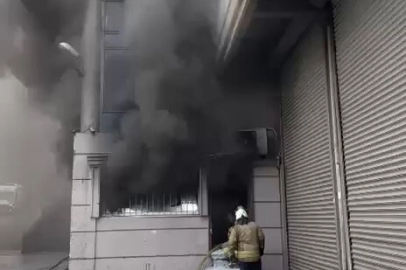 İstanbul Eyüpsultan’da iş hanında depo yangını!