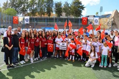 İzmir Karabağlar’da amatör spor kulüplerine büyük destek