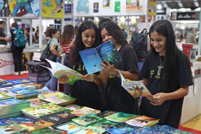 Antalya Kitap Fuarı’na öğrencilerden yoğun ilgi