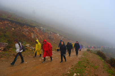 Sakarya’da 16 km boyunca durmadan yürüdüler