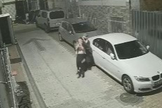 İstanbul- Fatih'te kadını darbedip yerde sürükledi