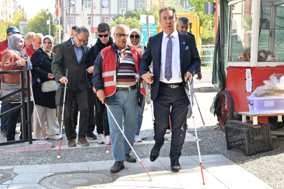 Manisa’da beyaz bastonla farkındalık yürüyüşü