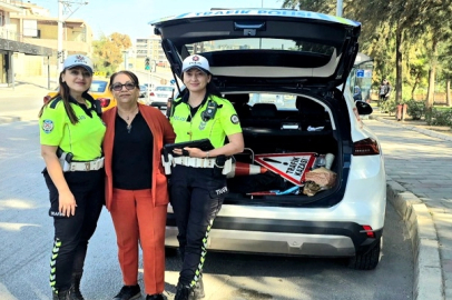 İzmir Karabağlar'da Neşe Kahraman ve kadın trafik polisleri örnek tablo çizdi