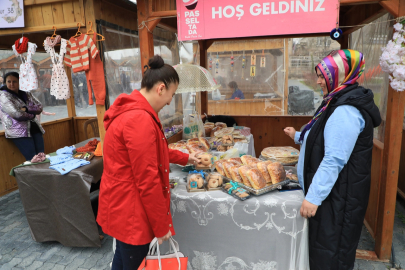 Kayseri Talas'ın Maharetli Eller Kadın Üretici Pazarı'na büyük ilgi