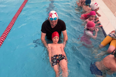 Kocaeli'de yüzme bilmeyen kalmasın projesi sürüyor