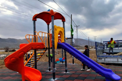 Doğanşehir Belediyesinden Güzelköy'e modern çocuk parkı