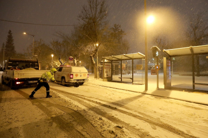 Gaziantep’te ulaşım için karla mücadele çalışmaları aralıksız sürüyor