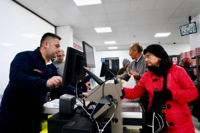İzmir Tire'ye açılan mağaza yeni yıl hediyesi oldu