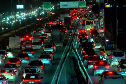 İstanbul trafiği alarm verdi! Yoğunluk yüzde 87
