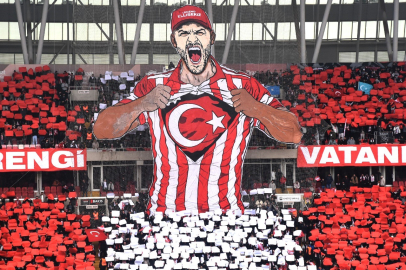 Sivassporlu taraftarlardan Türk bayraklı koreografi