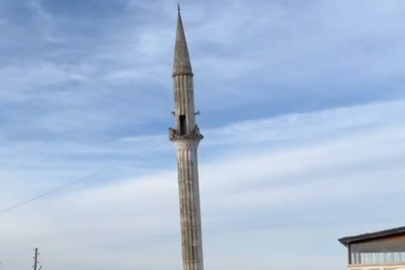 Minarenin kontrollü yıkımı kamerada