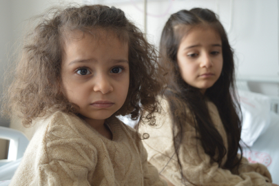 4 yaşındaki Eda’nın bağırsağından 8 adet mıknatıslı boncuk çıkarıldı