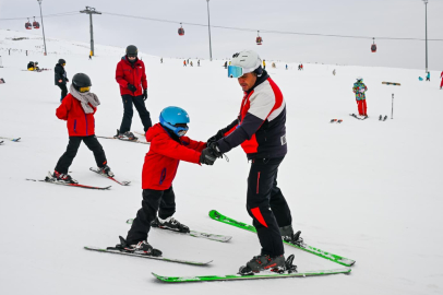 Erciyes’te anlamlı etkinlik: Şehit çocukları kayakla buluştu