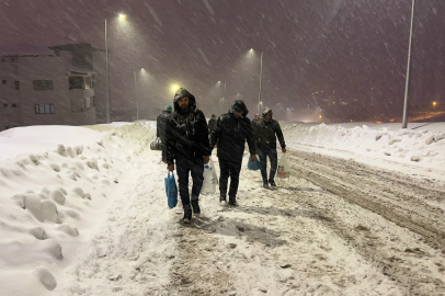 Yüksekova'da yoğun kar ve tipi