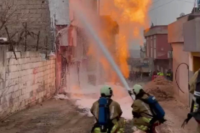 Altyapı çalışmasında patlama! Mahsur kalanları itfaiye kurtardı