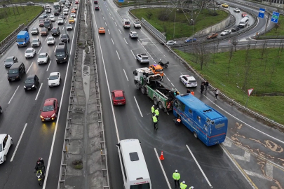 Cezaevi nakil aracı devrildi: 19 kişi yaralandı