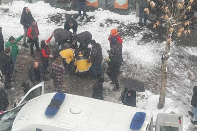 Çatıdan düşen kar, ölümüne sebep oldu