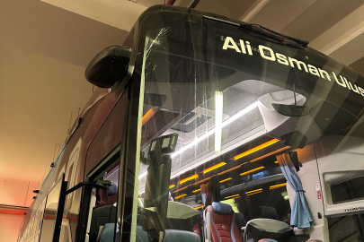 Trabzonspor'a Antalya'da çirkin saldırı: Takım otobüsü taşlandı