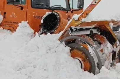 Kar savurma aracının üzerine çığ düştü
