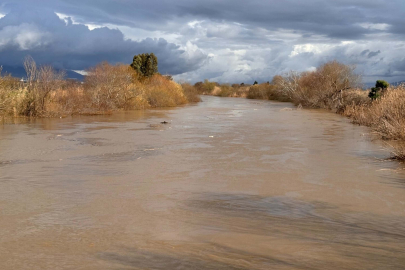 48 saatte 40 kilo yağış: Büyük Menderes taşma noktasında