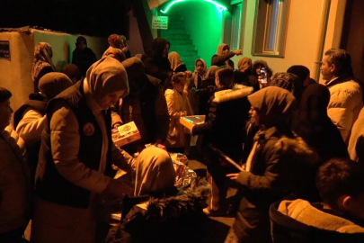 Erzincan'da kandil dolayısıyla çocuklar sevindirildi