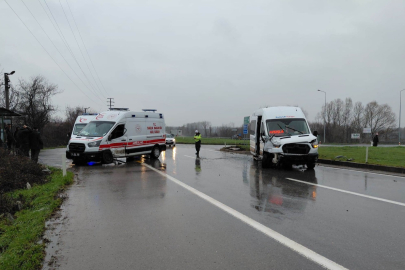Görev başındaki ambulans kazaya karıştı: 10 kişi yaralandı